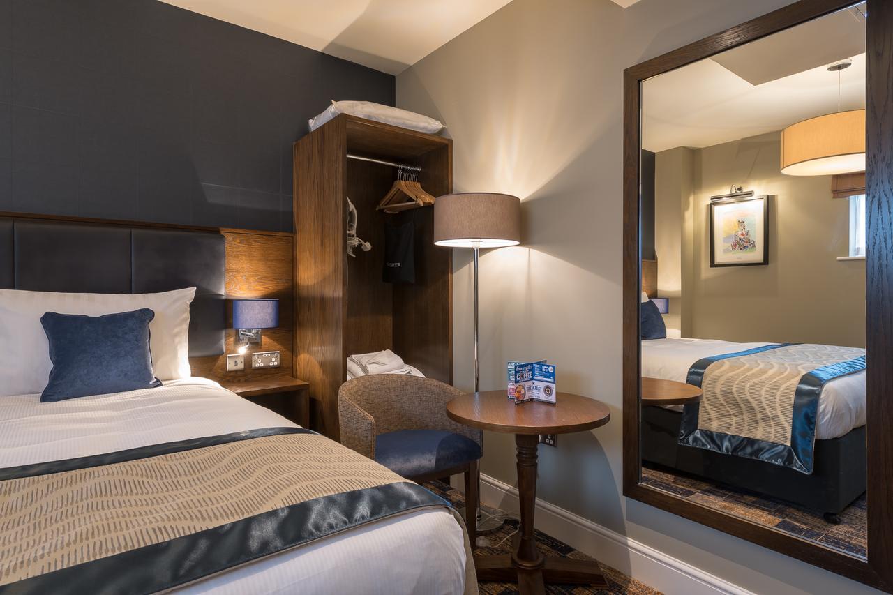 The John Russell Fox Wetherspoon Otel Andover Dış mekan fotoğraf