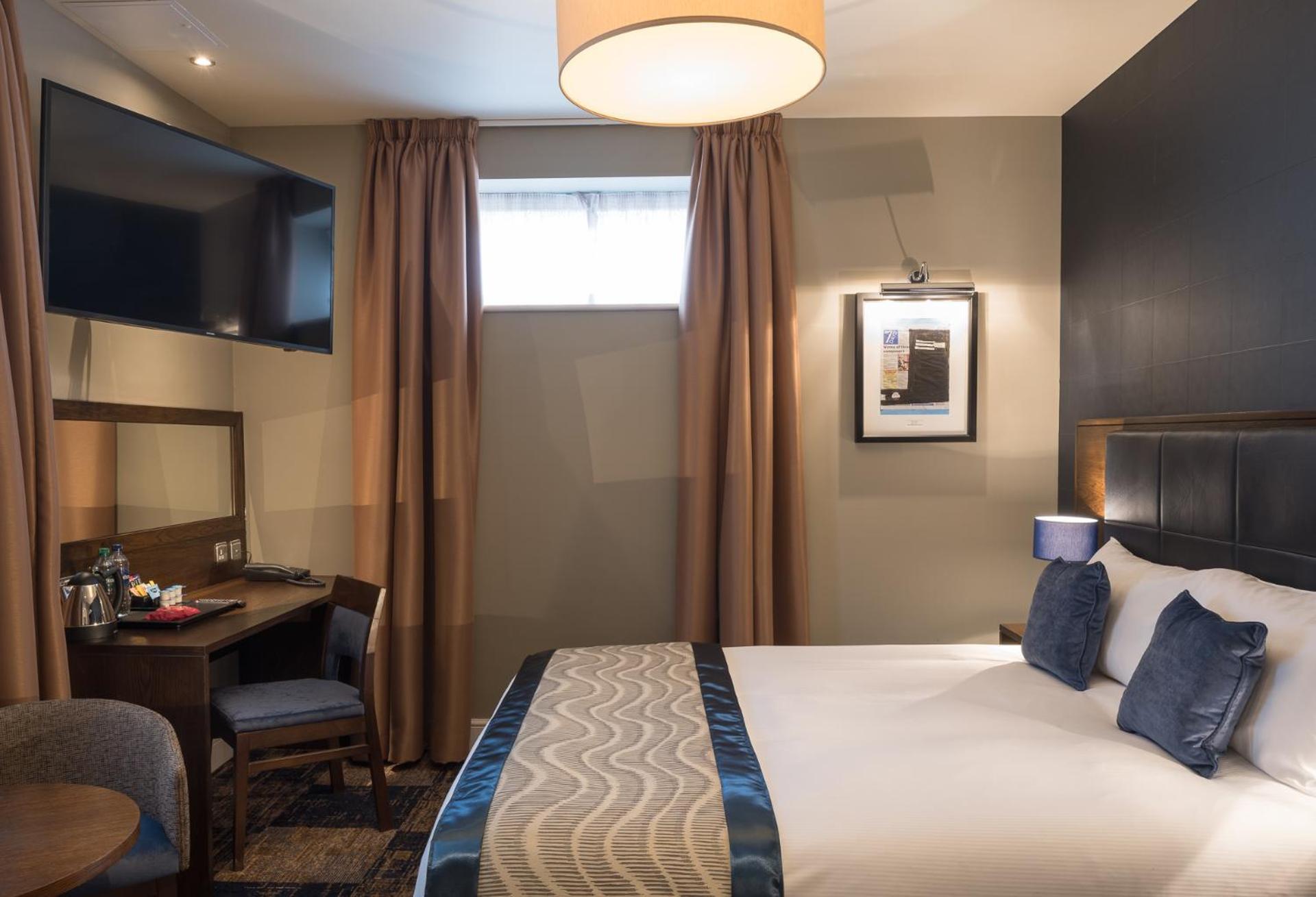 The John Russell Fox Wetherspoon Otel Andover Dış mekan fotoğraf